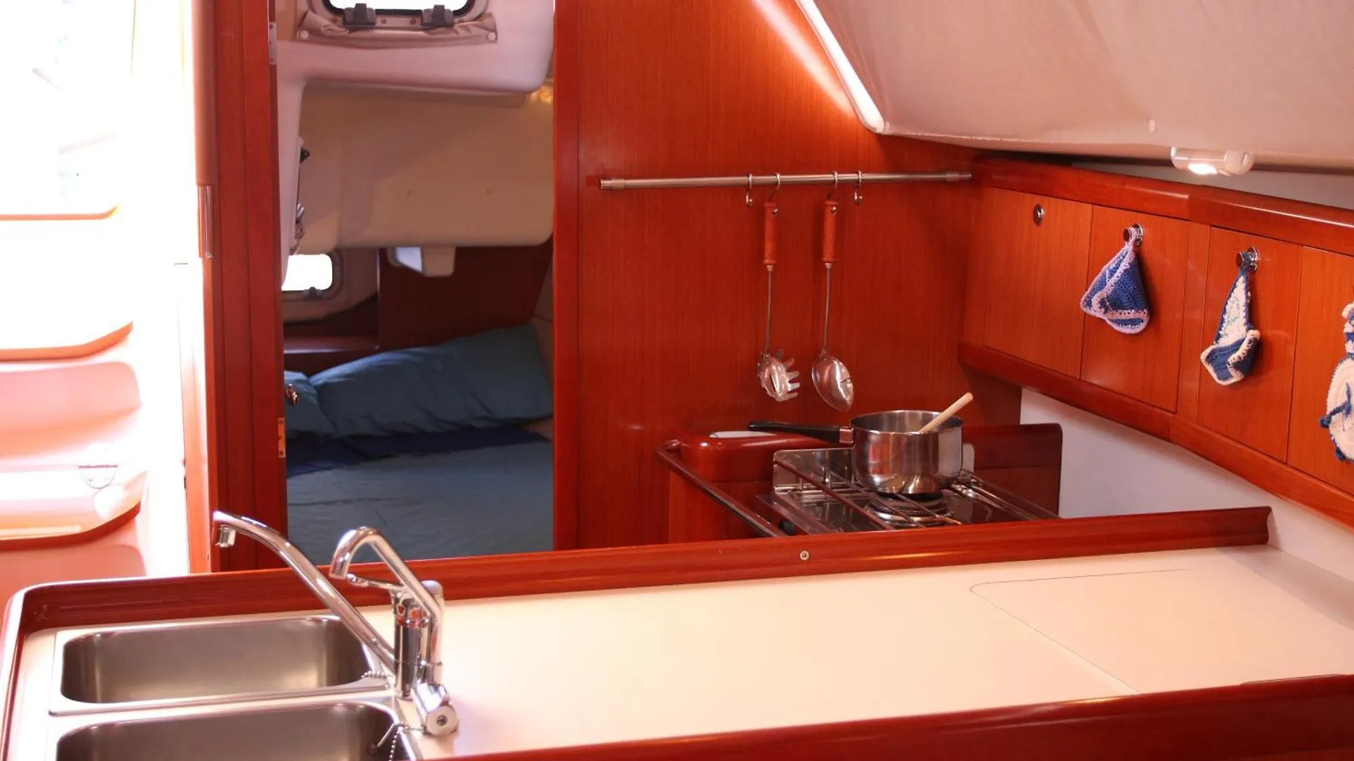 Botel Boat & Sailing Torregrande Sinis Yachting Italia